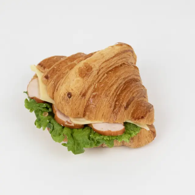 Круассан сэндвич с курицей